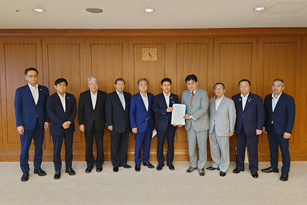 全国基地協議会及び防衛施設周辺整備全国協議会からの要請