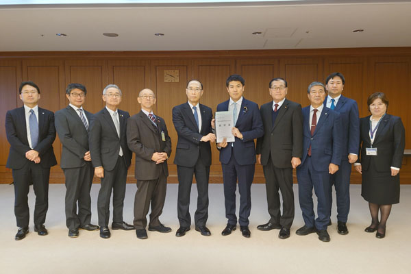 千歳市における自衛隊の体制強化を求める期成会等からの要請