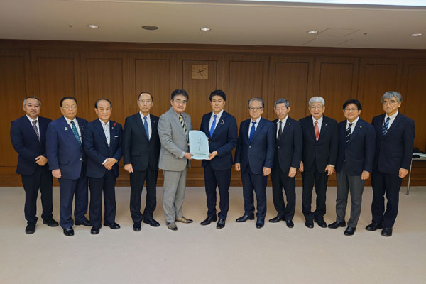 防衛施設周辺整備全国協議会及び全国基地協議会からの要請