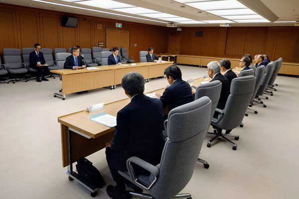 防衛施設周辺整備全国協議会及び全国基地協議会からの要請