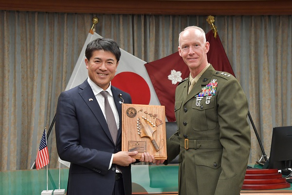 グリン米太平洋海兵隊司令官による小林政務官表敬