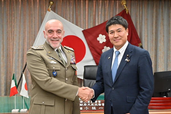 マシエッロ・イタリア陸軍参謀長による小林政務官表敬