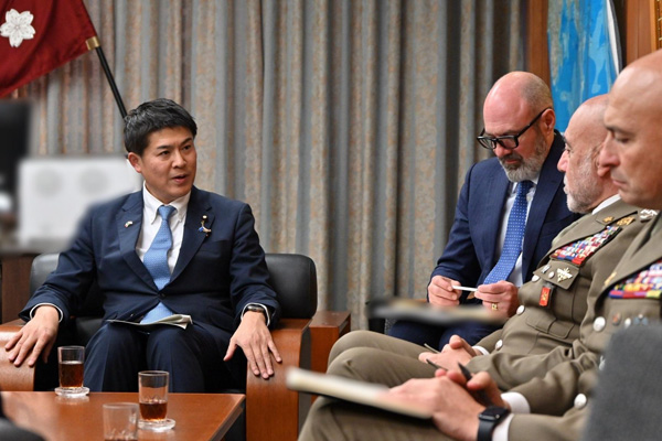 マシエッロ・イタリア陸軍参謀長による小林政務官表敬