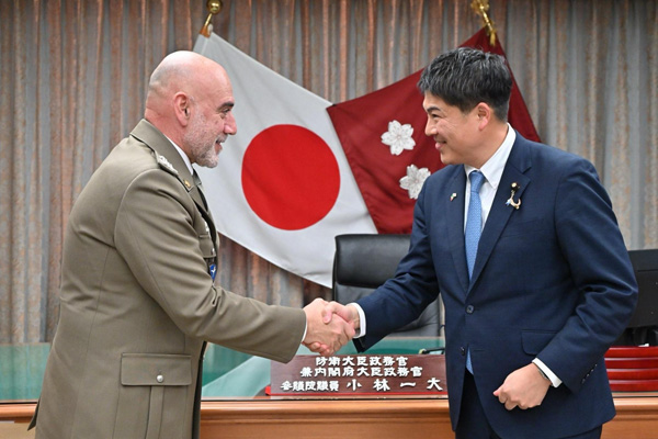 マシエッロ・イタリア陸軍参謀長による小林政務官表敬