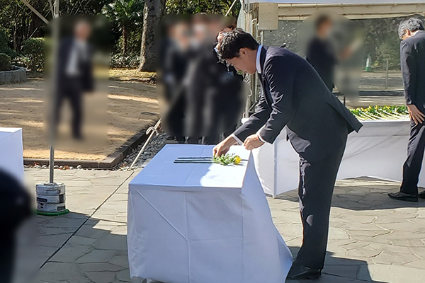 硫黄島及びフィリピン戦没者遺骨引渡式参列