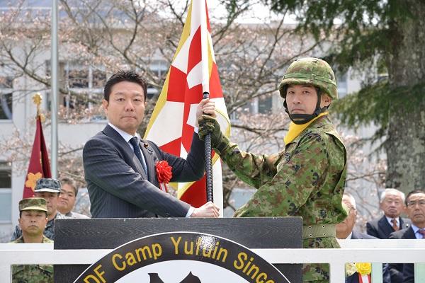 第８地対艦ミサイル連隊新編行事出席