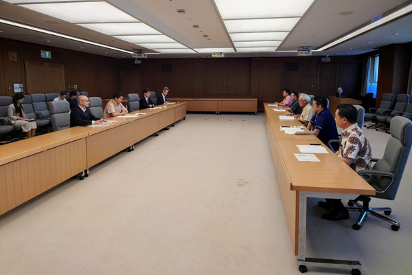 一般社団法人沖縄県軍用地等地主会連合会からの表敬