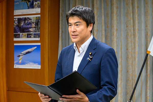 UNTPP教官による小林政務官への帰国報告
