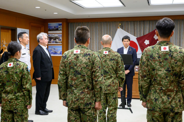 UNTPP教官による小林政務官への帰国報告