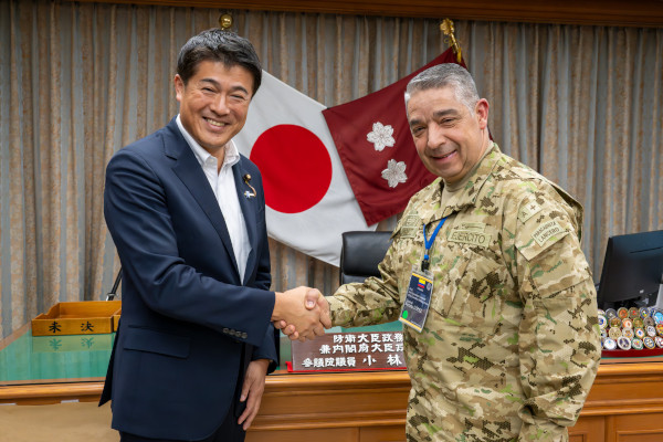 ロペス・コロンビア軍統合参謀本部長による小林防衛政務官表敬