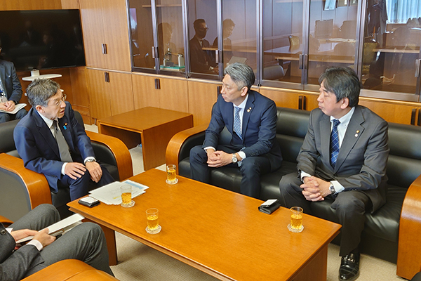 全国市議会議長会基地協議会からの表敬