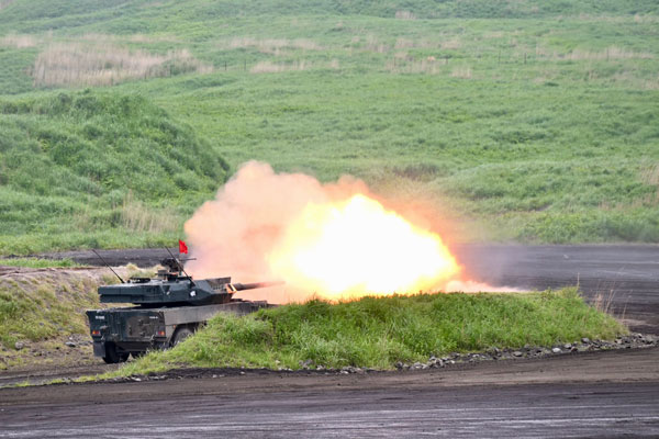 陸上自衛隊富士総合火力演習（予行）の視察