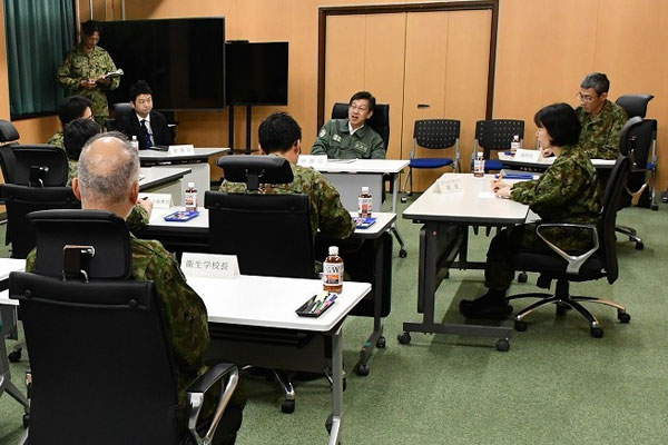 陸上自衛隊衛生学校の視察