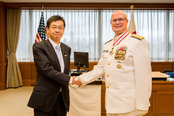 ラティ在日米海軍司令官による松本政務官表敬