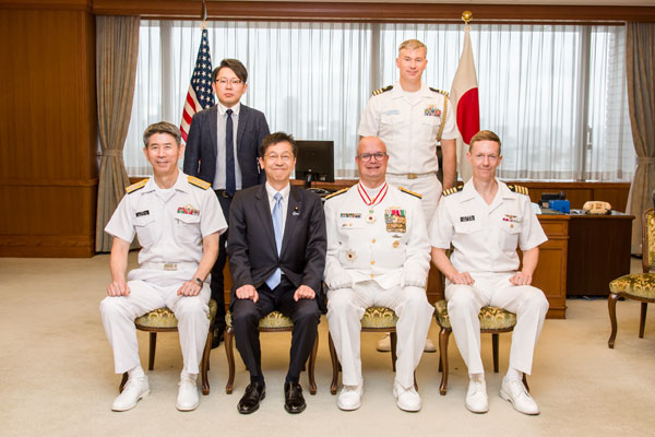 ラティ在日米海軍司令官による松本政務官表敬