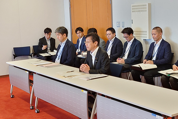 千歳市における自衛隊の体制強化を求める期成会等からの要請