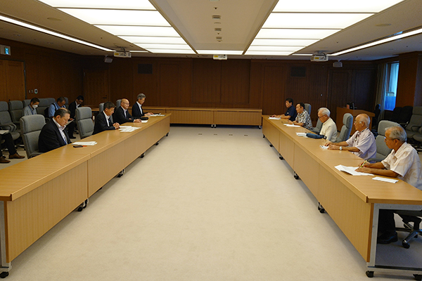 一般社団法人沖縄県軍用地等地主会連合会からの表敬