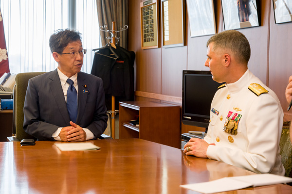 ジョンソン在日米海軍司令官による松本政務官表敬