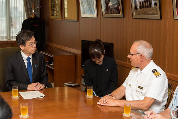 カーク独海軍総監による松本防衛大臣政務官表敬