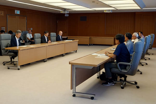 一般社団法人沖縄県軍用地等地主会連合会からの表敬