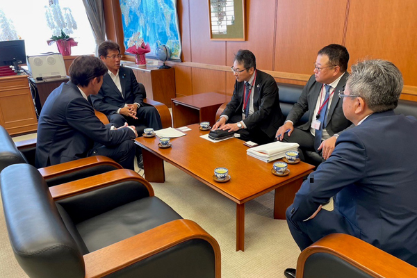 岩本参議院議員及び北海道漁業協同組合連合会による三宅政務官表敬