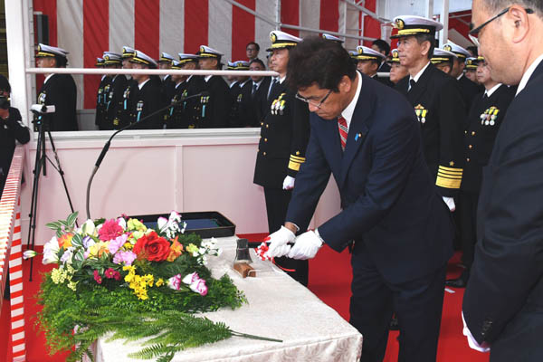 潜水艦「らいげい」命名式・進水式