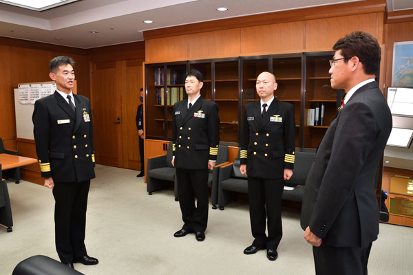 練習艦隊司令官による帰国報告