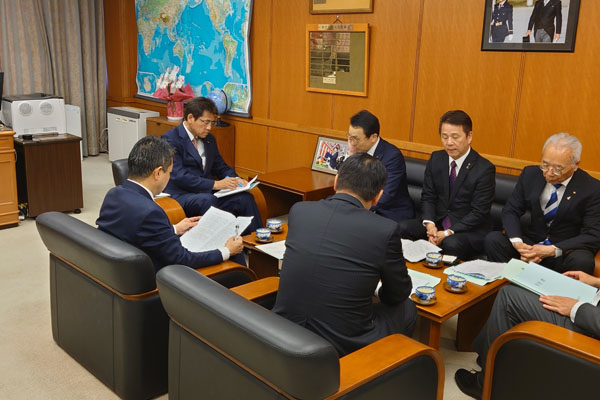 旧軍港市議会議長会からの表敬