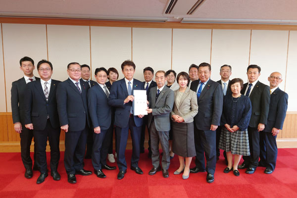 千歳市における自衛隊の体制強化を求める期成会及び千歳市防衛議員連盟からの要請