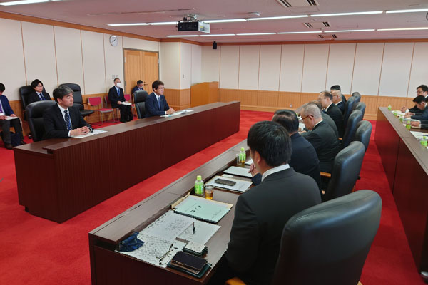 千歳市における自衛隊の体制強化を求める期成会及び千歳市防衛議員連盟からの要請