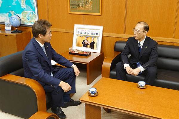 北海道千歳市長からの表敬