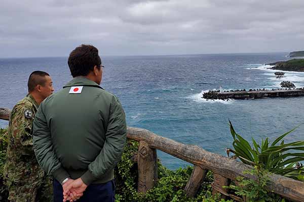 三宅防衛大臣政務官の視察