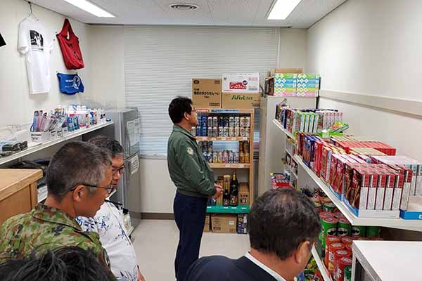 三宅防衛大臣政務官の視察