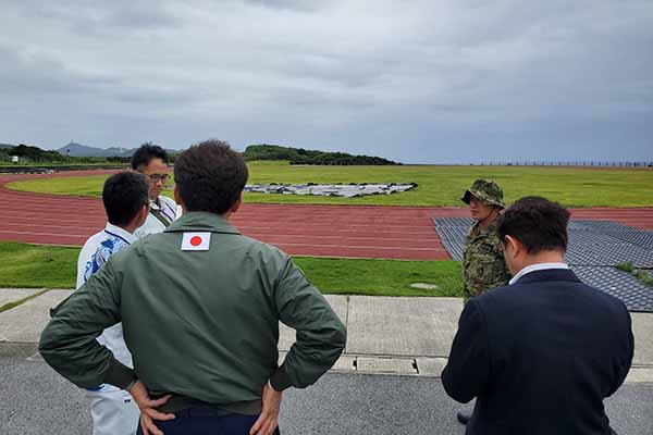 三宅防衛大臣政務官の視察