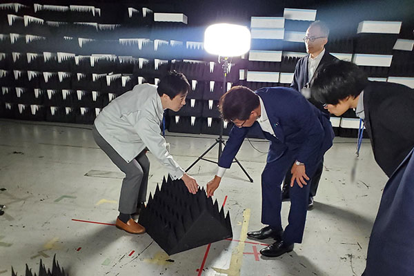 防衛装備庁次世代装備研究所の視察