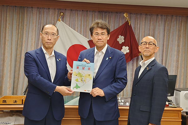 北海道千歳市長及び同市議会議長からの表敬