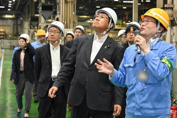 企業視察