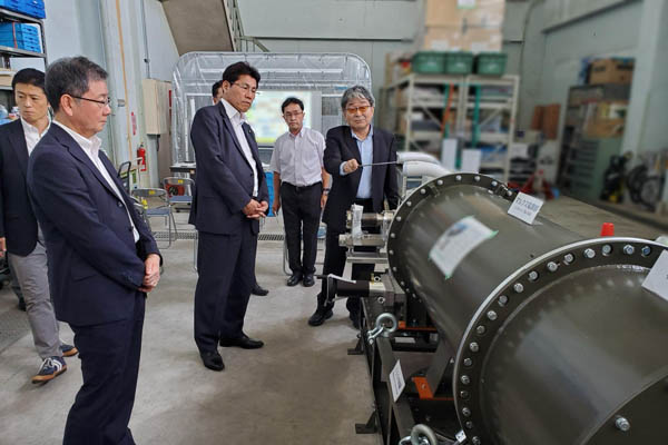 防衛装備庁陸上装備研究所の視察