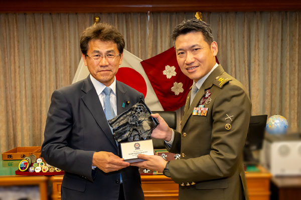 シンガポール陸軍司令官による三宅政務官表敬