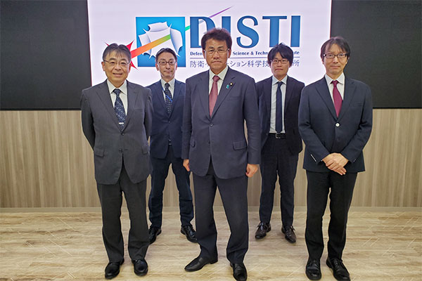 防衛イノベーション科学技術研究所の視察