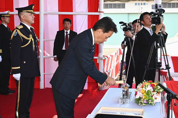 輸送艦（ＬＣＵ）命名式・進水式への出席