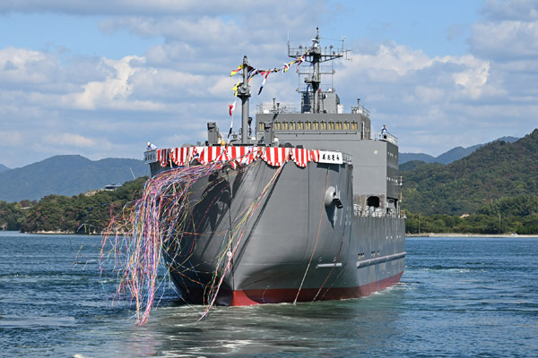 輸送艦（ＬＣＵ）命名式・進水式への出席