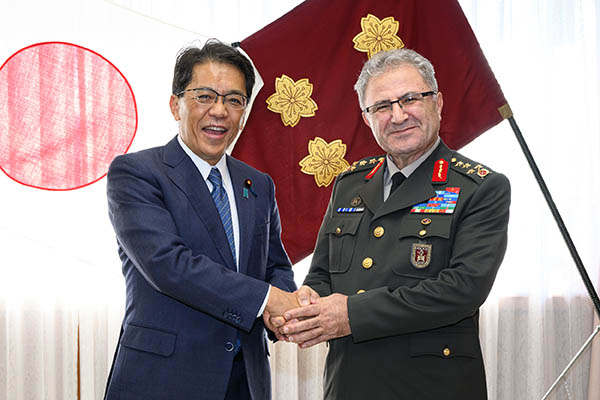 トルコ陸軍司令官による宮﨑副大臣表敬