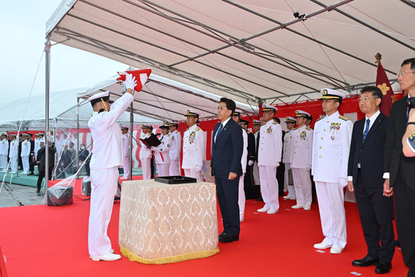 護衛艦「なとり」引渡式・自衛艦旗授与式
