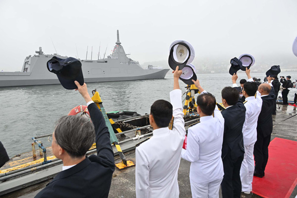 護衛艦「なとり」引渡式・自衛艦旗授与式