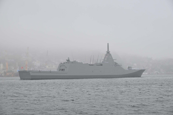 護衛艦「なとり」引渡式・自衛艦旗授与式
