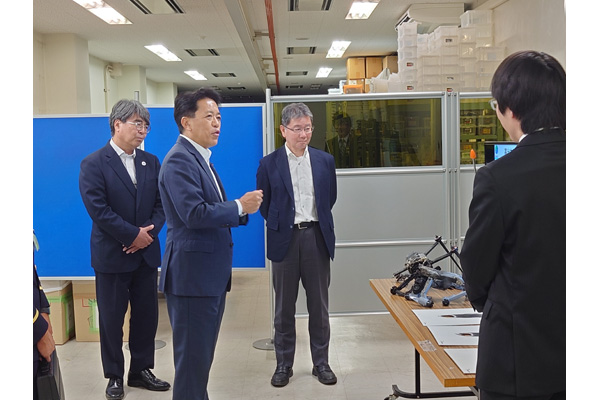 防衛装備庁研究所の視察