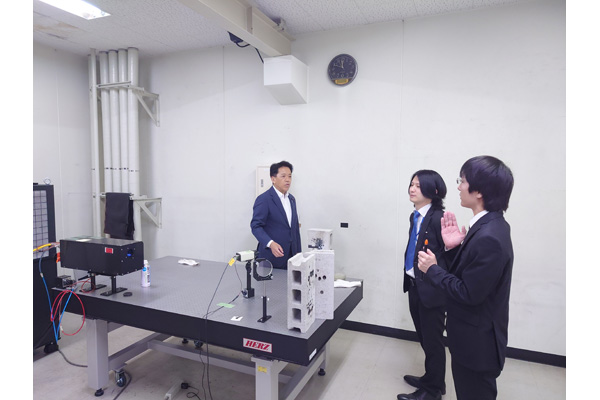 防衛装備庁研究所の視察