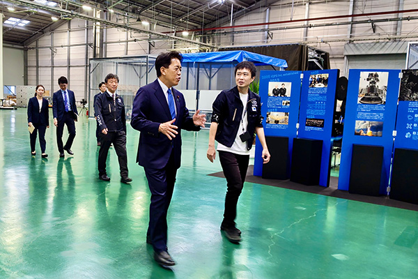 企業視察