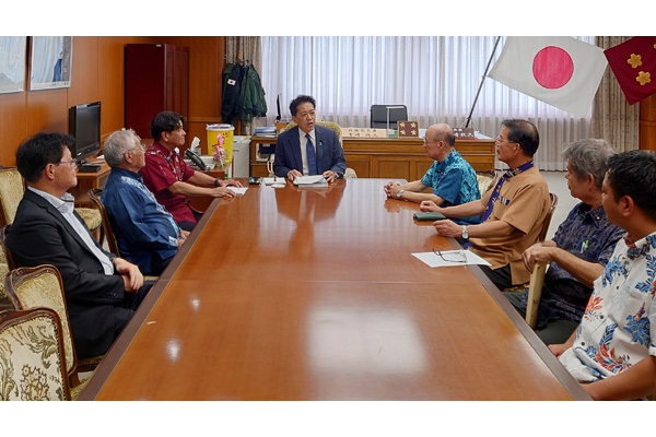 沖縄県西原町議会議員団からの要請